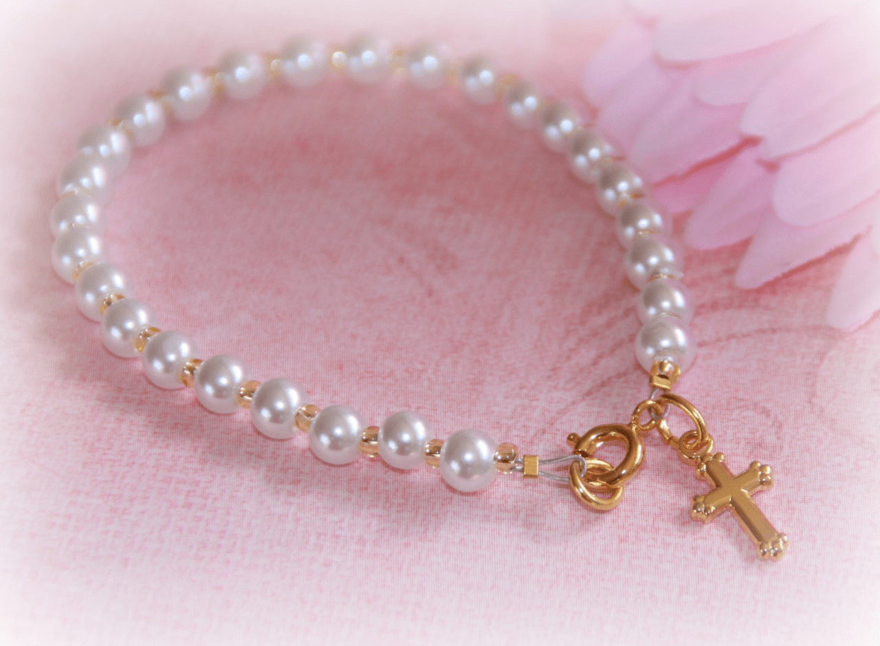 Collectables America Pearl Bracelet with Gold Cross