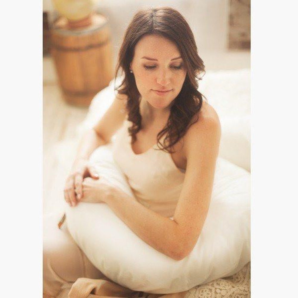 Leachco Snoogle Total Pregnancy Body Pillow Chic Zip Tee-Ivory