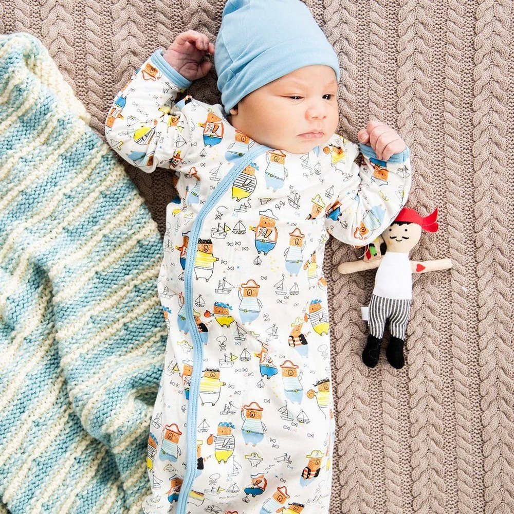 Magnetic Me Pirates Looty Modal Magnetic Gown & Hat Set