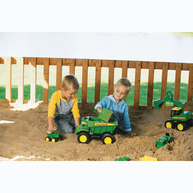 John Deere 15 Inch Big Scoop Dump Truck With Sand