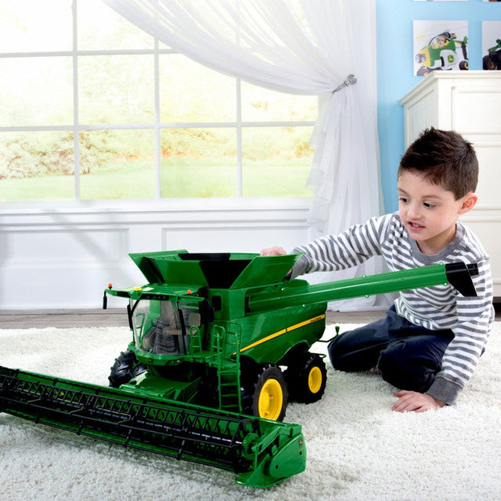 John Deere Big Farm S690 Combine With Corn And Daper Head