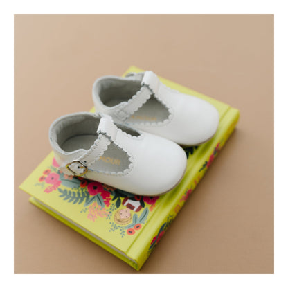 L'Amour Elodie Girls Scalloped T-Strap Crib Shoe