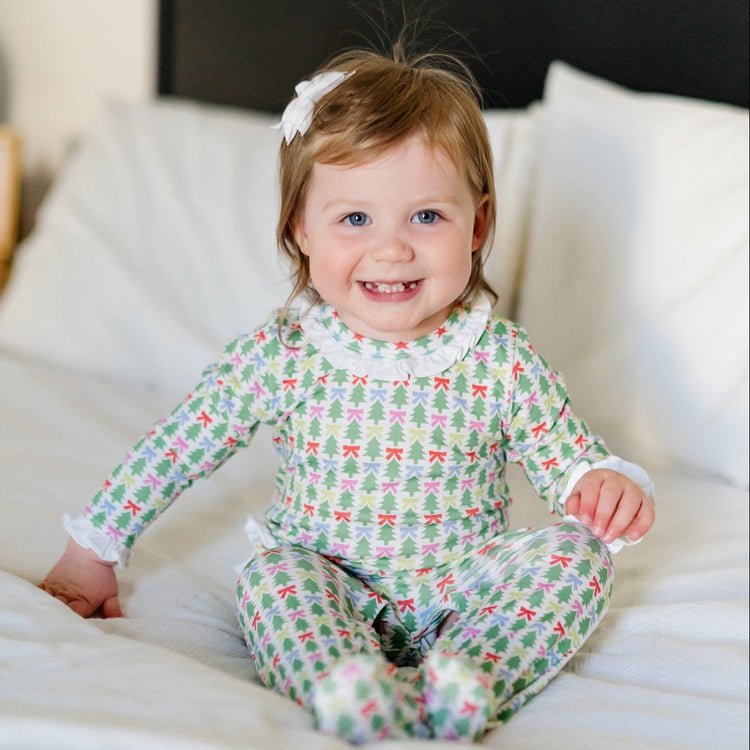 Lila and Hayes Lila and Hayes Girls Lucy Footed Romper - Tree Topper Bows
