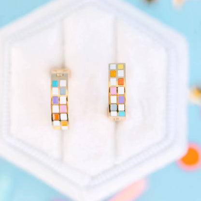 Pierced Co Pierced Girls Rainbow Checkered Huggies