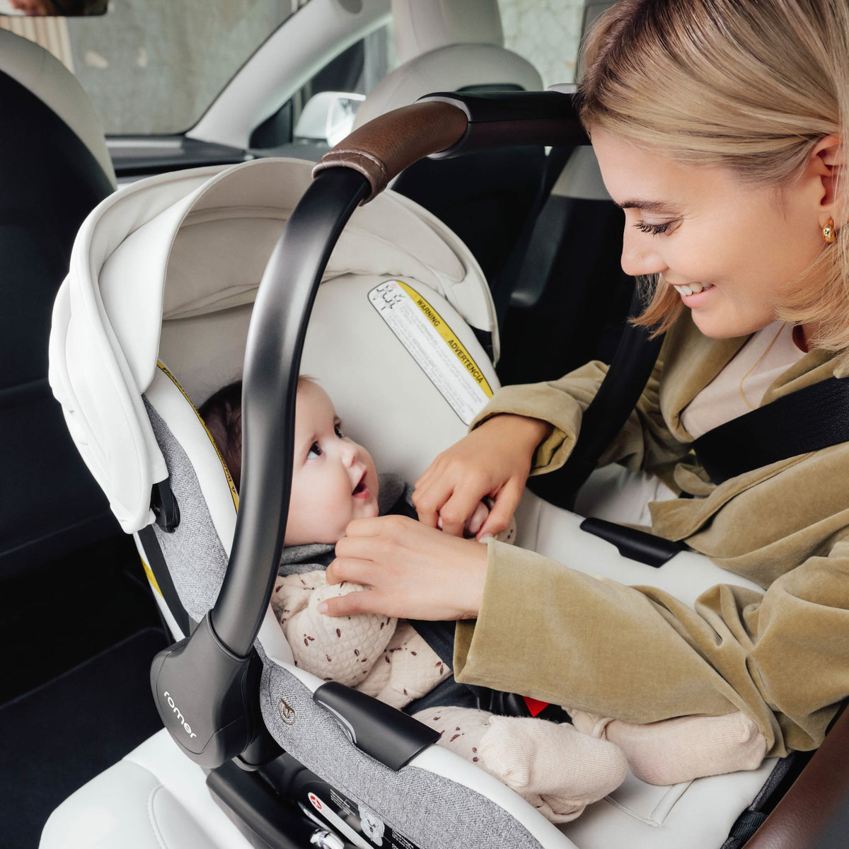 Romer Car Seats - Infant Romer Juni Infant Car Seat with Versa Base