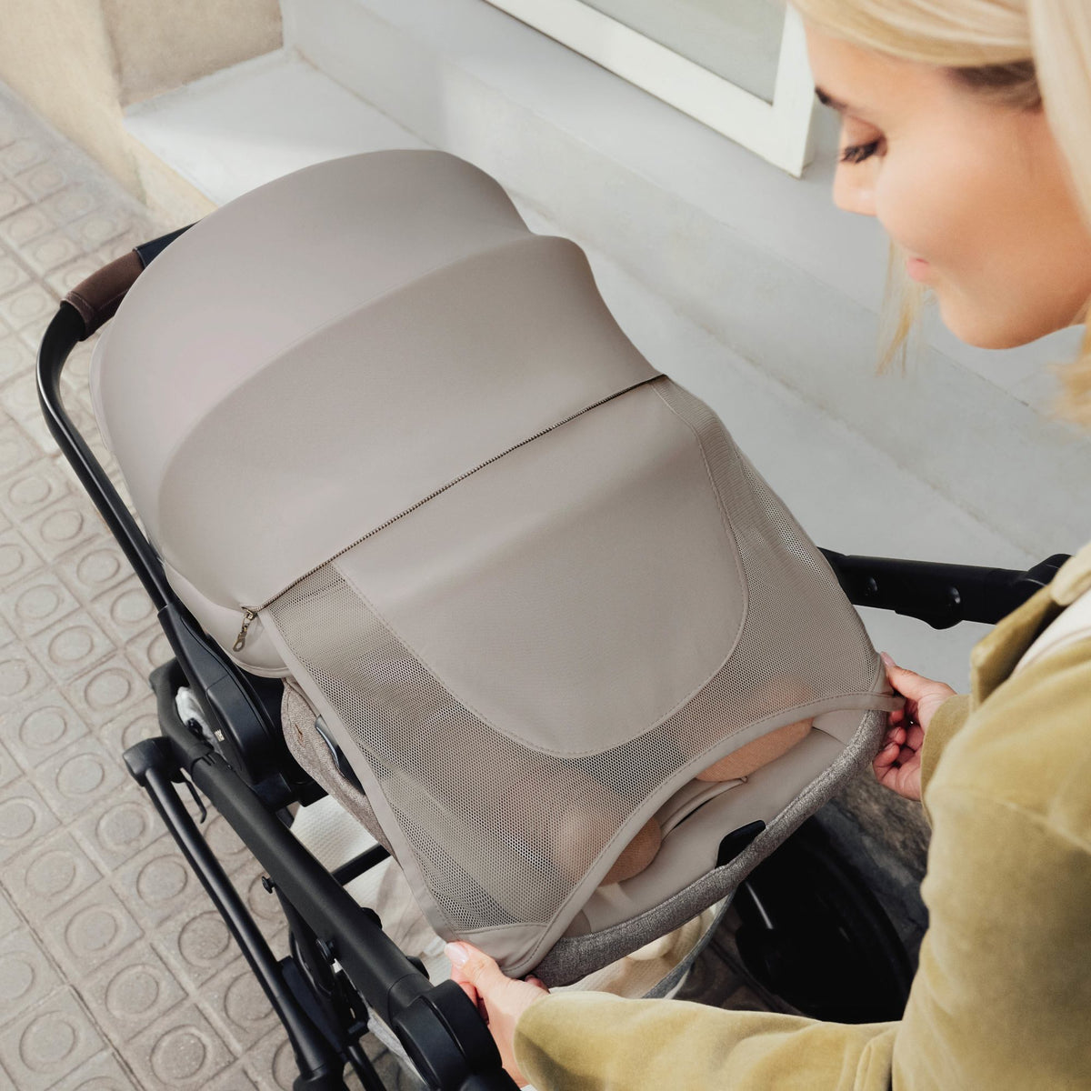 Romer Car Seats - Infant Romer Juni Infant Car Seat with Versa Base