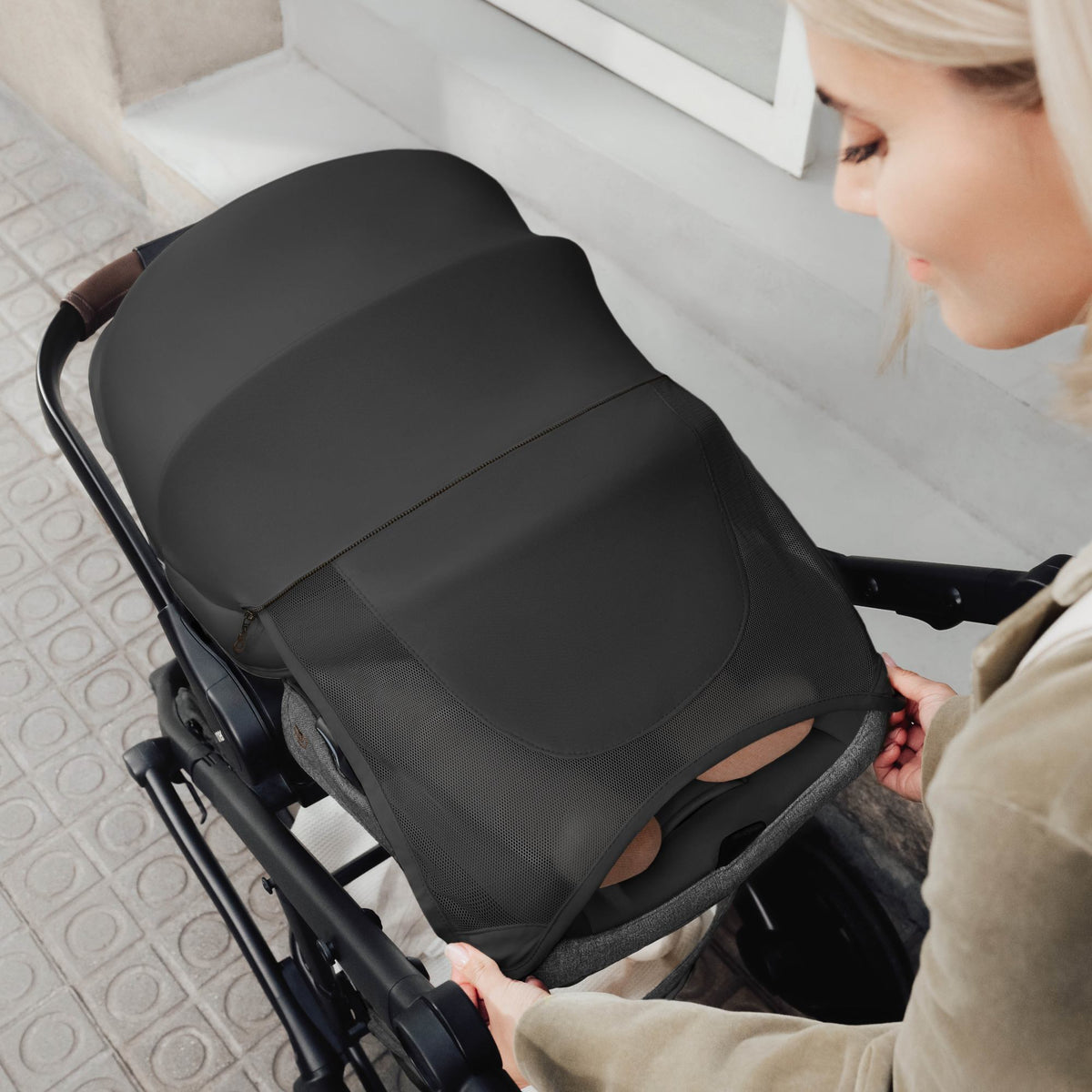 Romer Car Seats - Infant Romer Juni Infant Car Seat with Versa Base