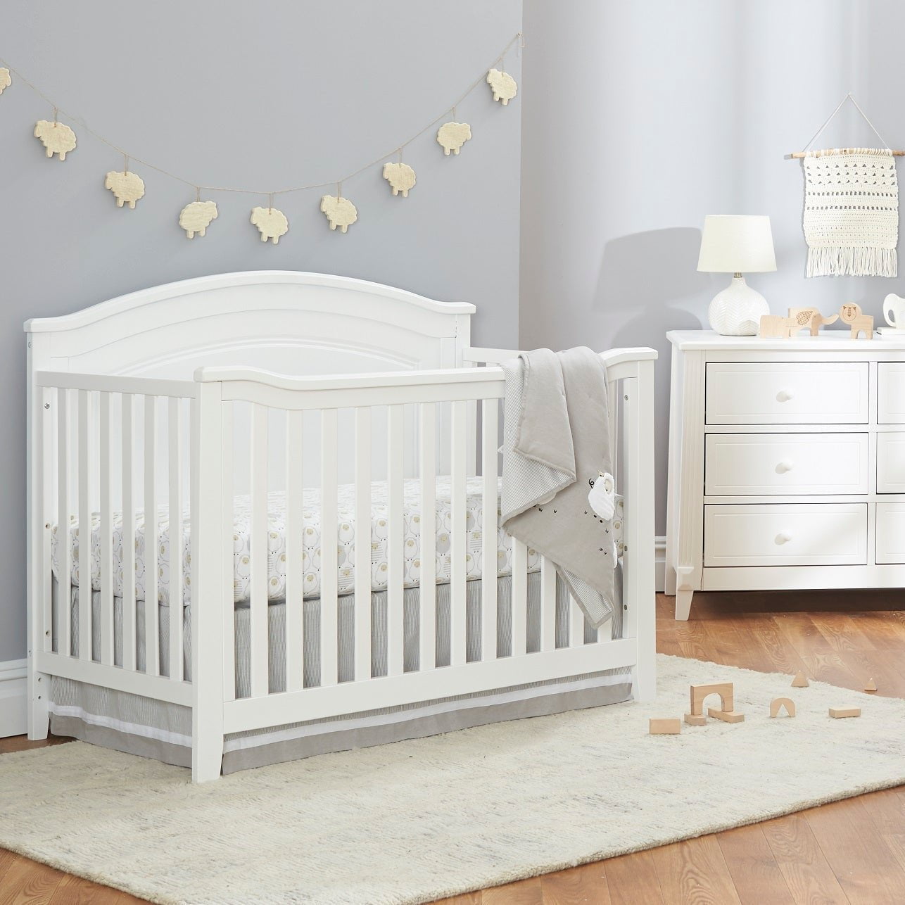 Sorelle Cribs Sorelle Berkley Round Top Panel Crib