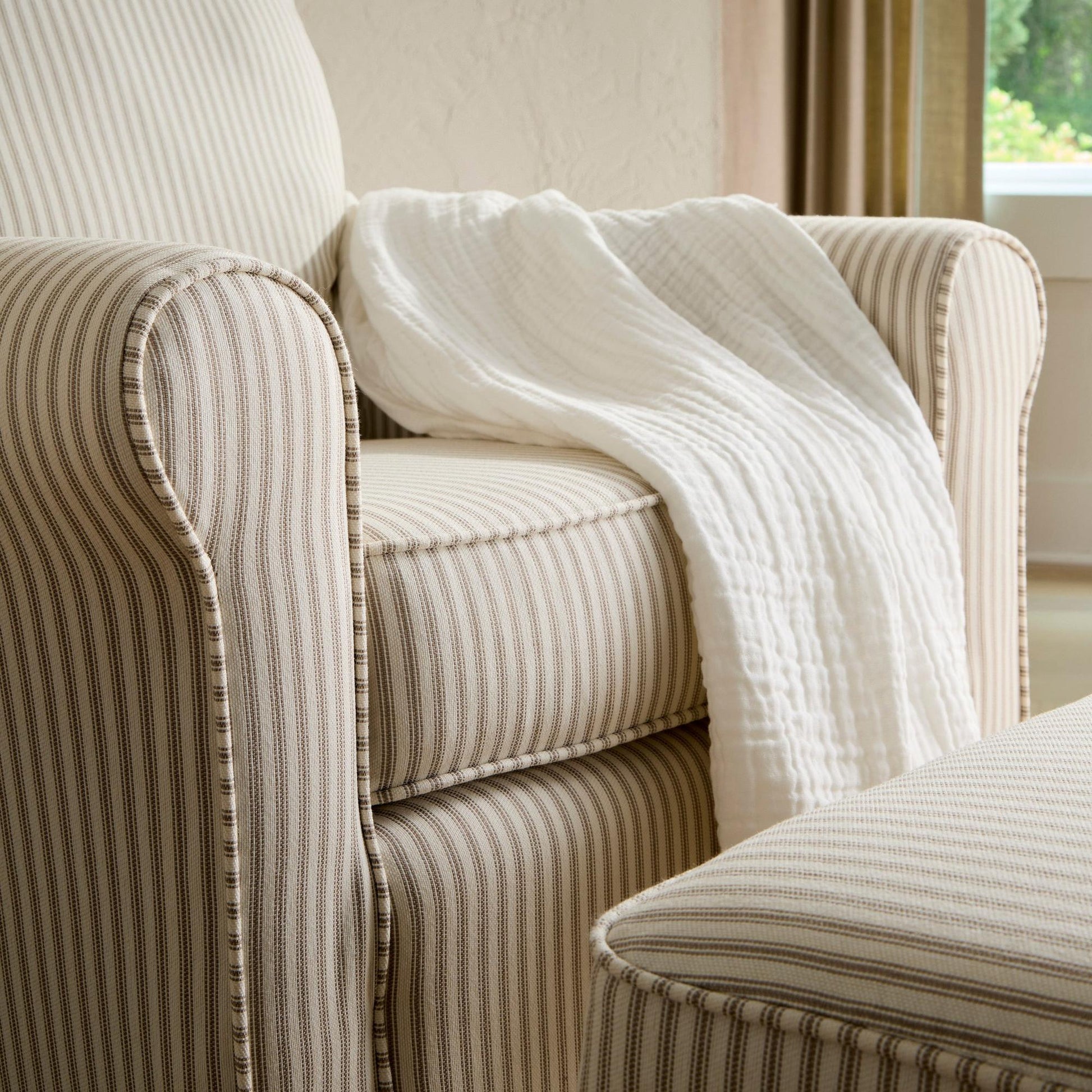 Best Chairs Gliders & Rockers Storytime Kacey Swivel Glider