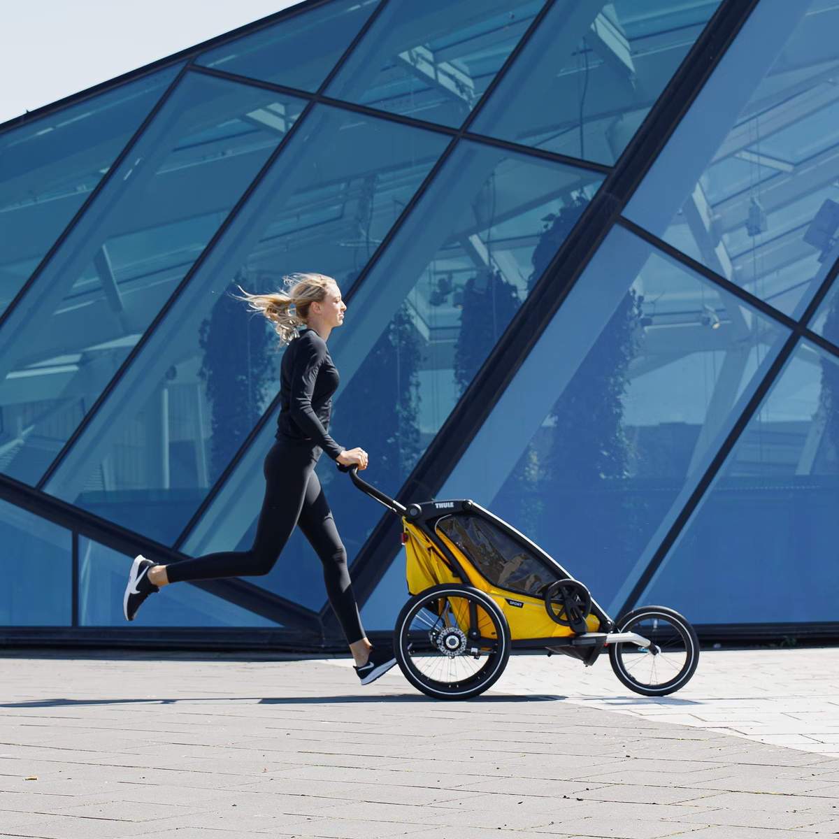 Thule Strollers - Single Black/Black Frame Thule Chariot Sport 1
